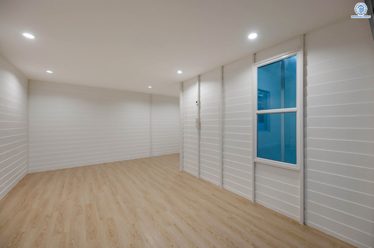 บ้านมือสองตกแต่งใหม่ สังคมคุณภาพแบรนด์ LH โครงการ อินนิซิโอ2 ปิ่นเกล้า-วงแหวน เนื้อที่ 50.3 ตร.ว. ฟังก์ชัน 3 ห้องนอน 2 ห้องน้ำ 1 ห้องอเนกประสงค์ จอดรถได้ 2 คัน บนทำเลศักยภาพ เดินทางสะดวก เชื่อมต่อทั้งปิ่นเกล้า-ศาลายา ใกล้เซ็นทรัลเวสต์เกต รถไฟฟ้าสายสีม่วง "สถานีตลาดบางใหญ่" และทางด่วน "กาญจนาภิเษก"...